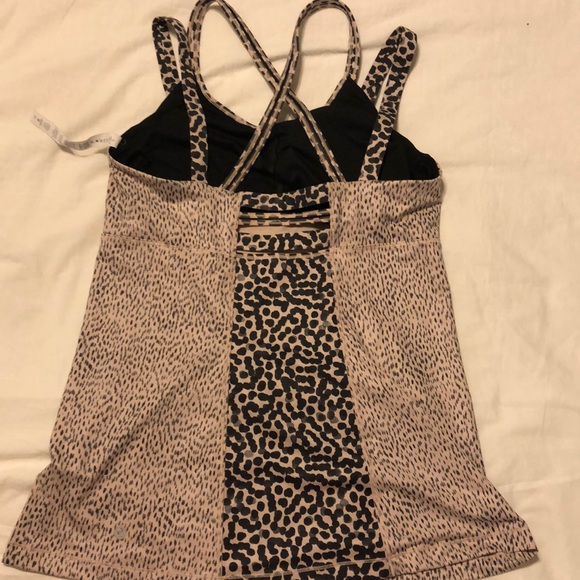 Lululemon athletic top - Picture 3 of 4